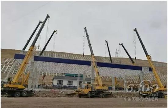 7台徐工25吨起重机合力完成新疆新检查站
