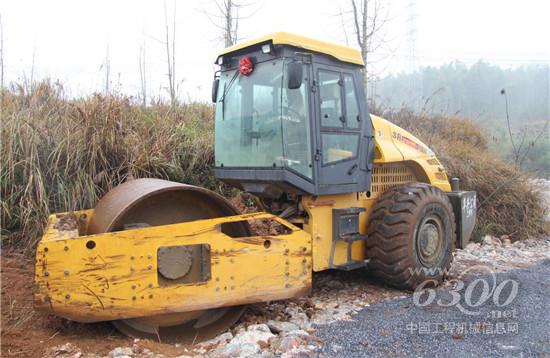 山推单钢轮压路机