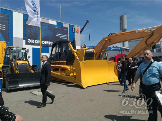 山推产品亮相俄罗斯国际采矿技术及煤矿设备展览会