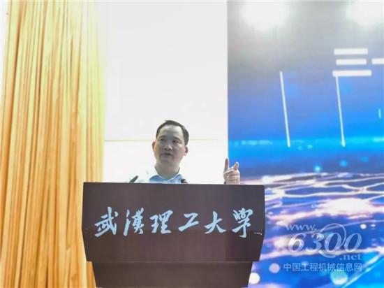 三一重卡董事长梁林河应邀在武汉理工大学发表主题演讲