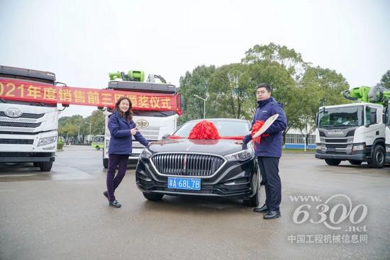 爆款热销！中联混凝土机械2021年度解放产品销售前三甲颁奖仪式荣耀举行(图1)