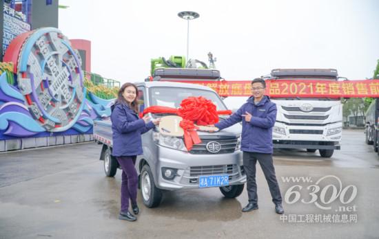 爆款热销！中联混凝土机械2021年度解放产品销售前三甲颁奖仪式荣耀举行(图2)