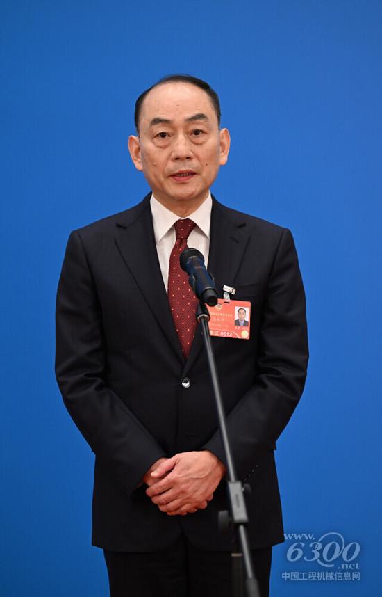 住湘全国政协委员、中联重科董事长詹纯新亮相“委员通道”(图2)