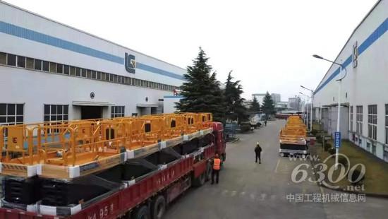 柳工高空作业机械超百台发车！(图1)
