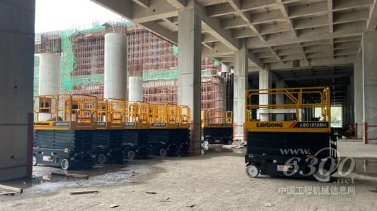 柳工高空作业机械超百台发车！(图2)