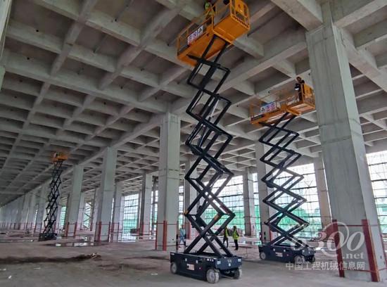 柳工高空作业机械超百台发车！(图4)
