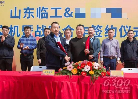 一次交付12台！山东临工携手福建客户共建国家级项目(图1)