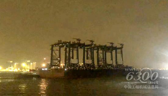 振华重工4台轮胎吊设备顺利发运上海沪东(图1)