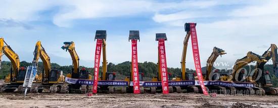 爆单模式进行中，柳工再交付15台挖掘机！(图2)