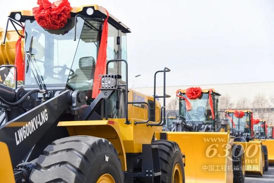 新能源领跑12年！徐工LNG装载机又双叒叕交车了(图3)