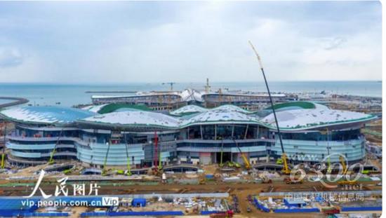 打造海南新地标！中联重科智能高机助建亚洲最大免税城(图1)
