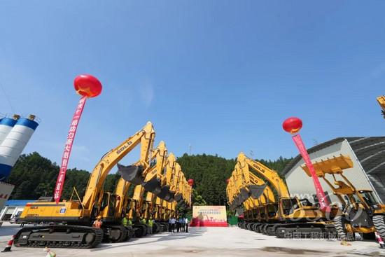 33台大型设备一次性交付，山东临工城市交通建设综合解决方案助力国家重点工程建设(图1)