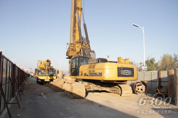 贵州盘县城市建设现场的雷沃旋挖钻