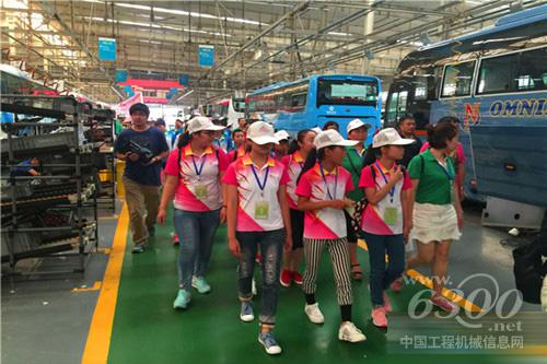 2016年宇通爱心夏令营开营 豫皖鄂优秀少年参观宇通