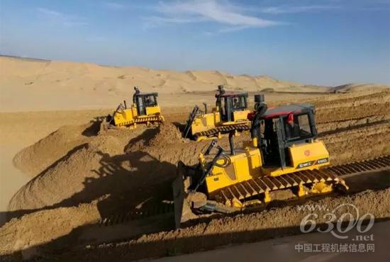 柳工推土机助力中国沙漠光伏建设