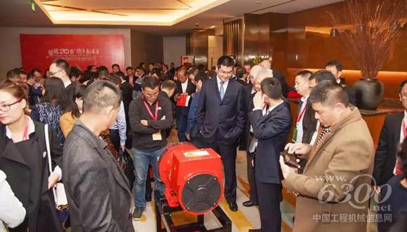 康明斯全新系列产品，引起了客户的浓厚兴趣，带来前所未有的震撼