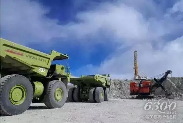 在海拔5733米的高原驾驶载重236吨的矿车是一种什么体验