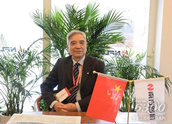 泉州装备协会会长、<a href=http://product.d1cm.com/brand/nflg/ target=_blank>南方路机</a>董事长方庆熙