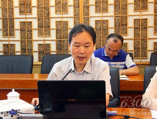 中国工程机械工业协会副秘书长王金星介绍四阶段展区设置情况