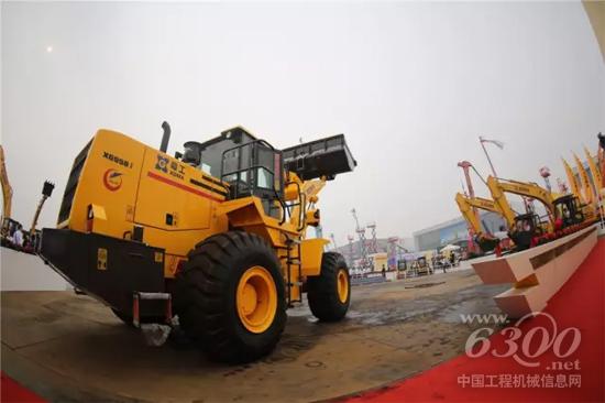 中国首台智能装载机XG958i在2015北京工程机械展惊艳亮相