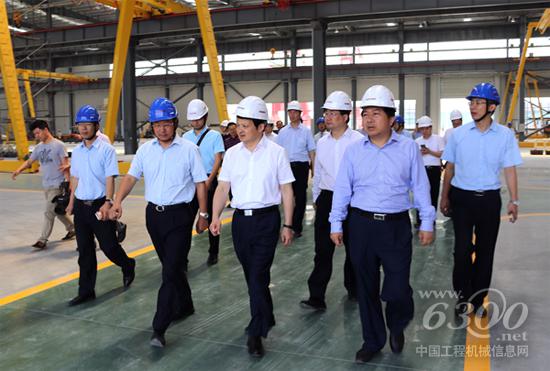 荆门市市长张依涛一行莅临泰富重工沙洋基地考察