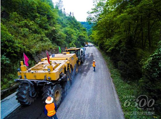 采用单幅路基修复施工