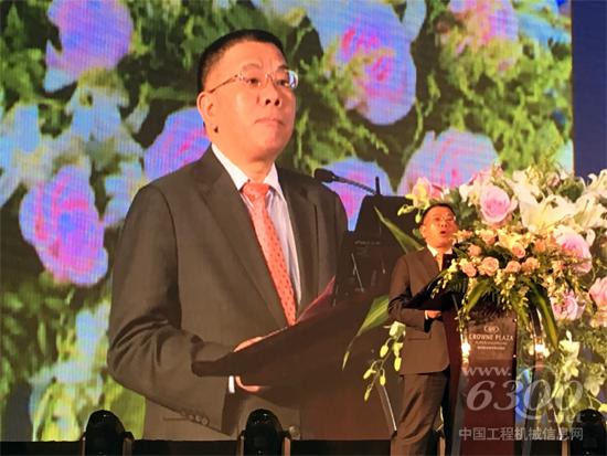 挖掘机械分会会长曾光安代表主办方致欢迎词