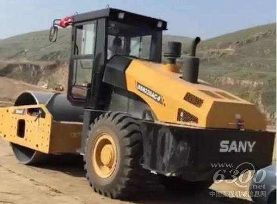 三一全液压压路机SSR220AC-8助力腊满高速公路