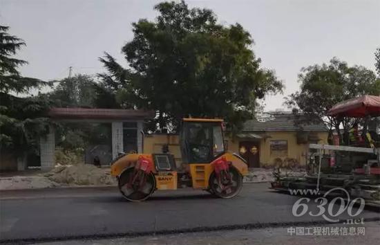 三一压路机