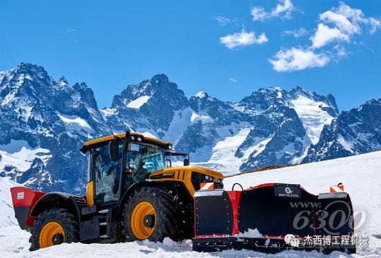 清雪利器 JCB Fastract拖拉机在阿尔卑斯山大显神威