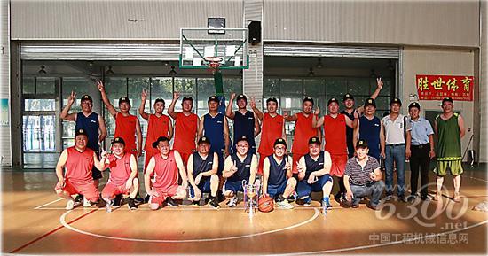 青岛振华与山工机械销售人员篮球友谊赛