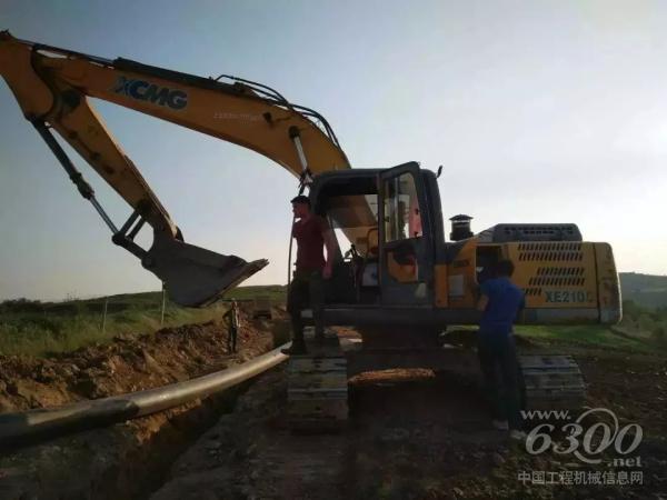 徐工挖机参与土耳其棉花堡管路埋设
