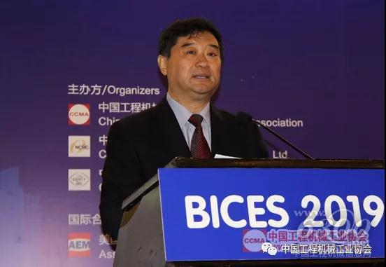  中国工程机械工业协会常务副会长兼秘书长苏子孟