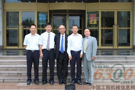 KPM日高常务董事一行来山重建机参观访问