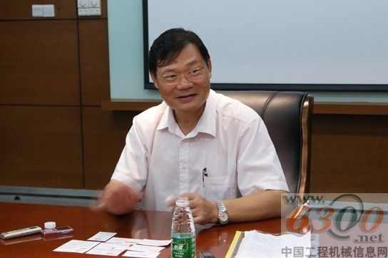 中建四局董事长叶浩文先生接受记者采访