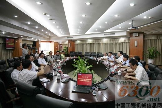 双方愉快会谈