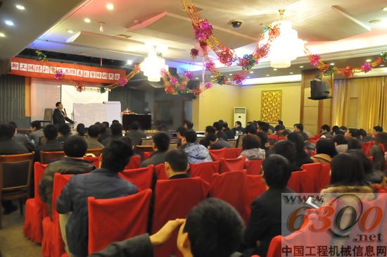 老师给学员上课