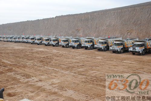 80多台宇通重工矿用自卸车