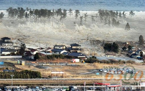 日本8.9级超强地震引发10米高海啸