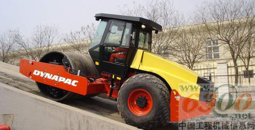 戴纳派克CA610D单钢轮振动压路机
