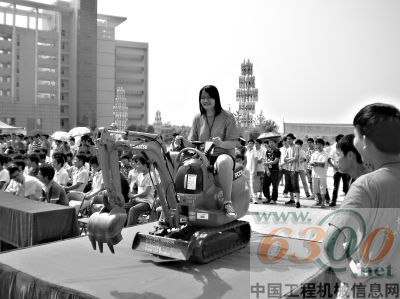 小松 挖掘机