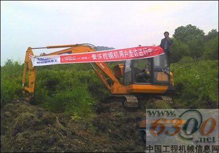 雷沃 挖掘机