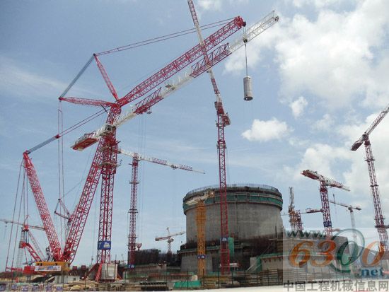 台山核电站 三一1600吨级履带起重机首吊成功