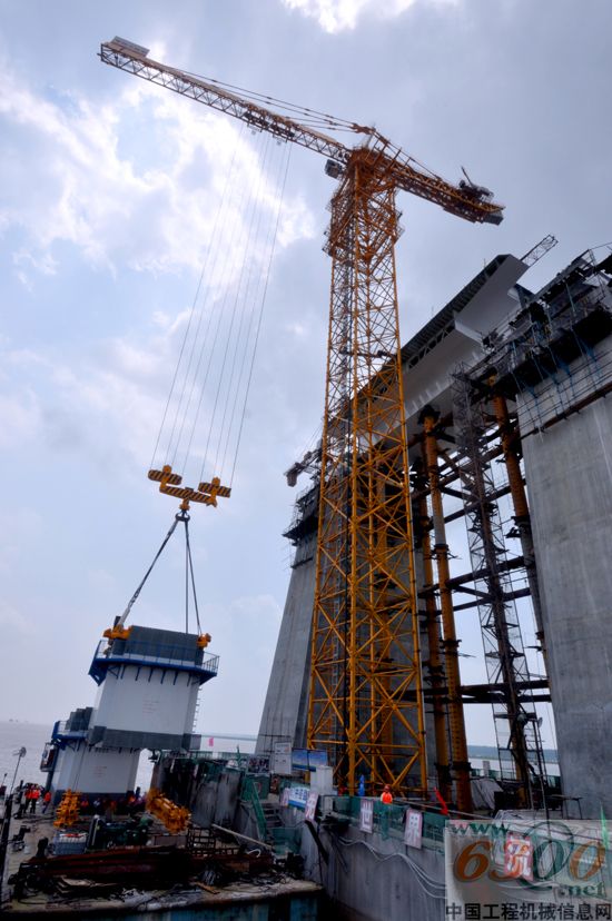 中联重科d5200成功起吊240.5t 载入世界塔机发展历史