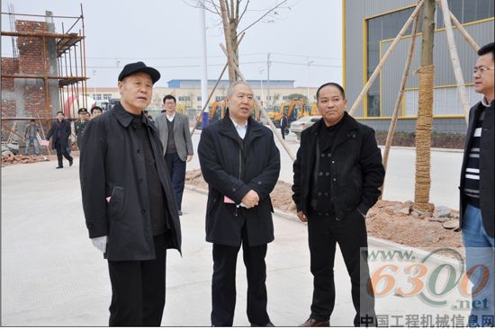 宜工 视察  