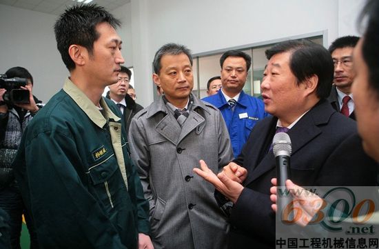山推