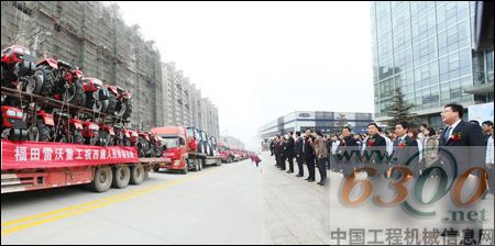 雷沃拖拉车