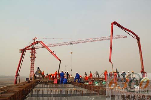 大西客专平遥特大桥跨汾平高速系杆拱系梁开始浇筑