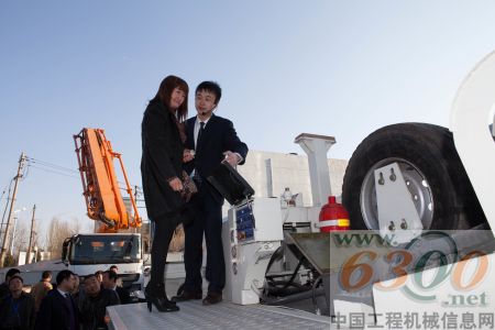 客户参观外场