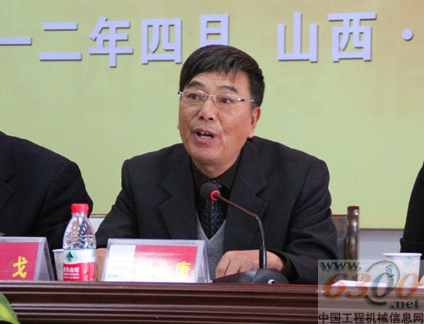 指挥部党委书记谢金康宣读竞赛方案